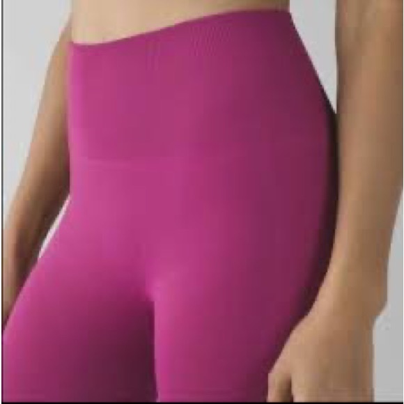 Lululemon Zone In Tight
Raspberry size 8 but don’t have the size tag. Runs small - Picture 6 of 7